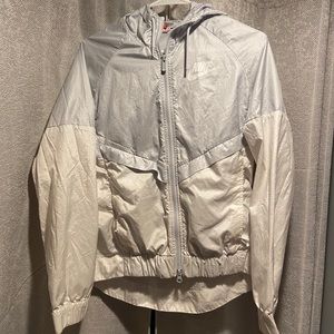 Lightly worn Nike windbreaker